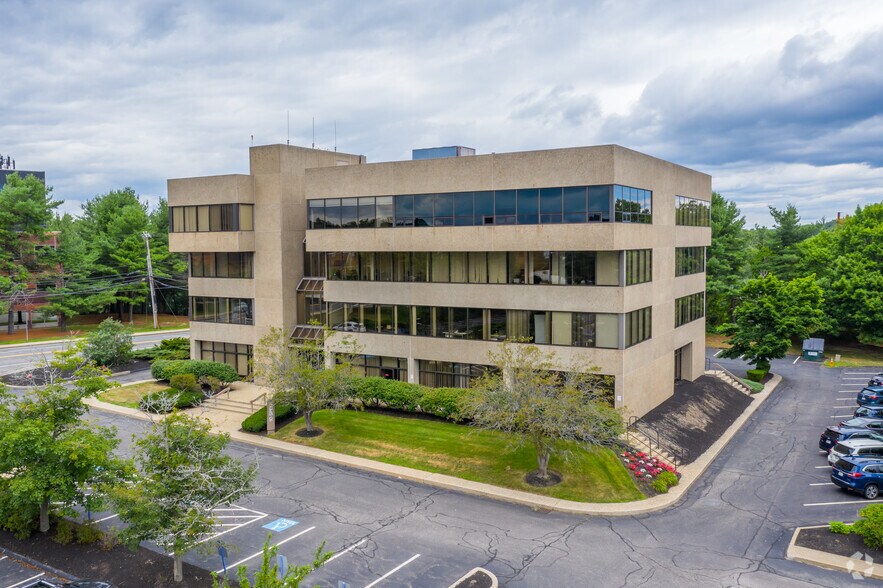 More Photos Of 10 Speen St, Framingham Unknown For Lease