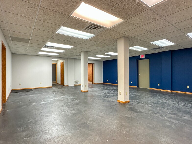 More Photos Of 233 S 8th St, Medford Office For Sale