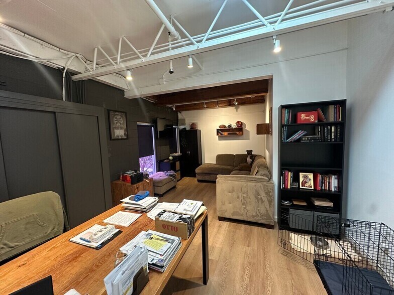More Photos Of 3014 N Coolidge Ave, Los Angeles Warehouse For Lease