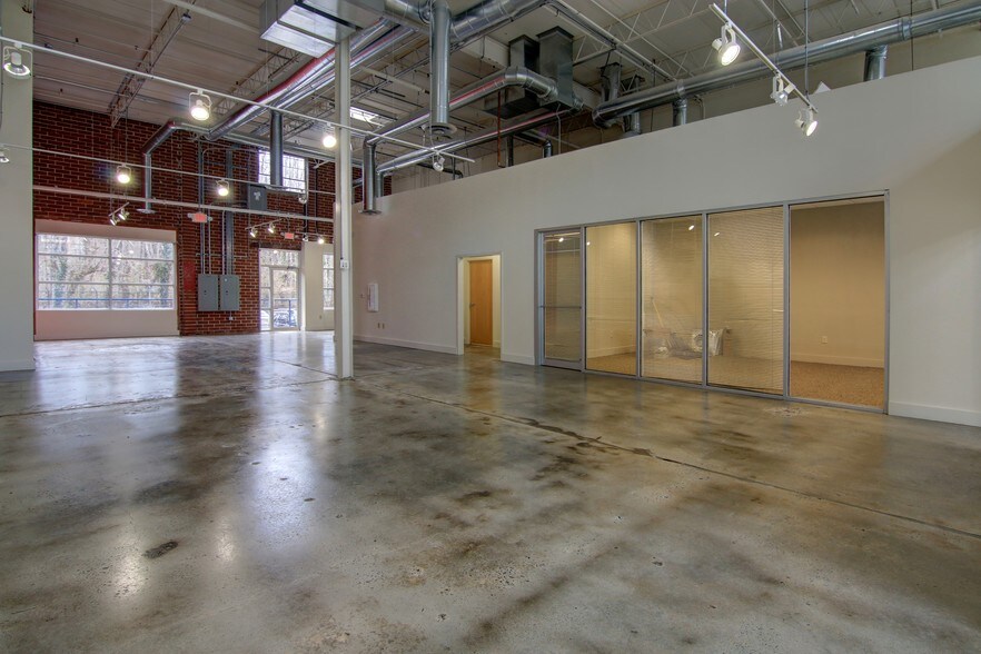More Photos Of 1425 Ellsworth Industrial Dr, Atlanta Storefront Retail Office For Lease