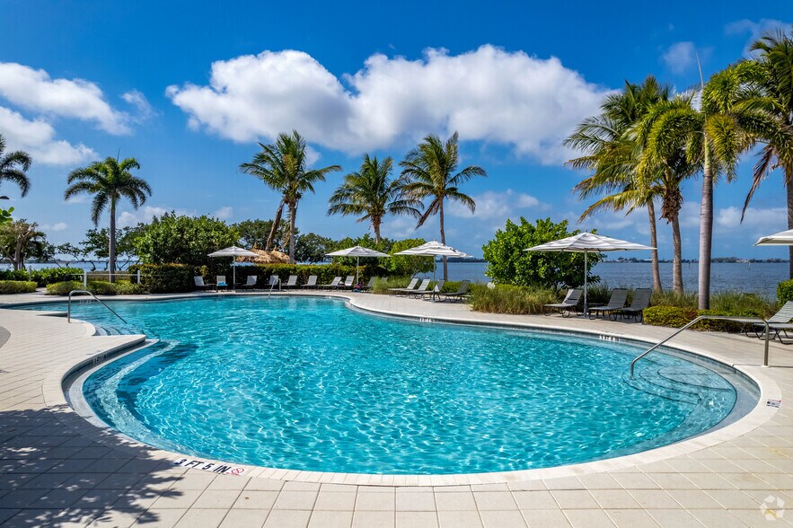 More Photos Of 12340 Manatee Ave W, Bradenton Land For Sale