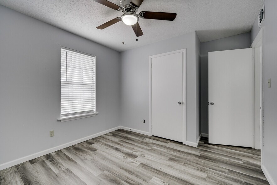 More Photos Of 1906 W Matthews Ave, Jonesboro Apartments For Sale