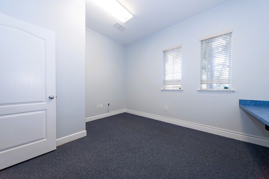 More Photos Of 2001 Manatee Ave E, Bradenton Office For Lease