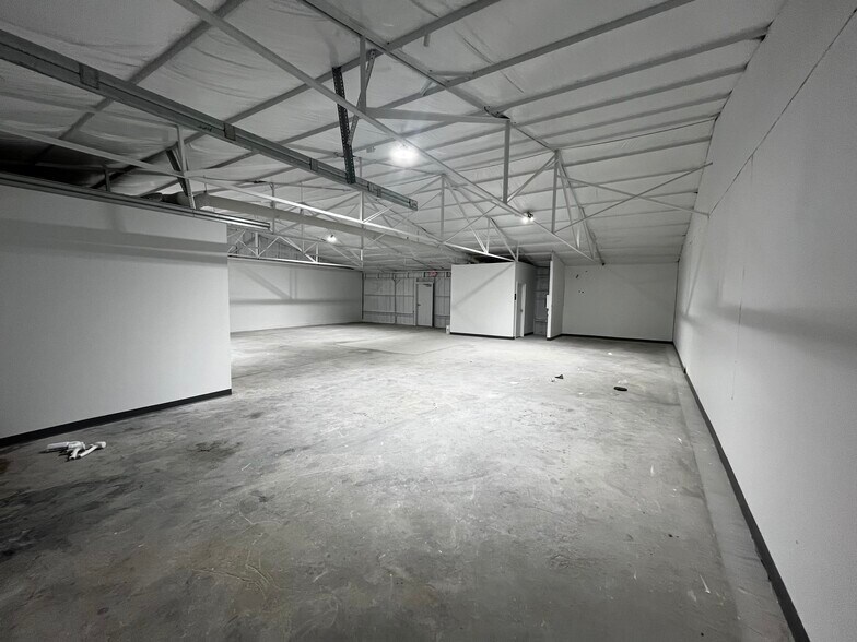 More Photos Of 2140 Beaufort Ave, North Charleston Light Distribution For Lease