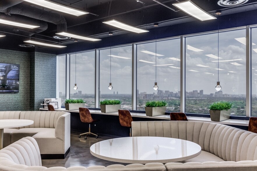 More Photos Of 24 Greenway Plz, Houston Office For Lease