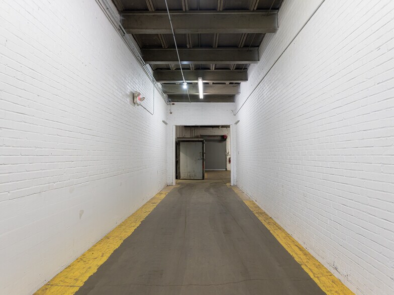 More Photos Of 701 Oriole Dr, Hendersonville Warehouse For Sale