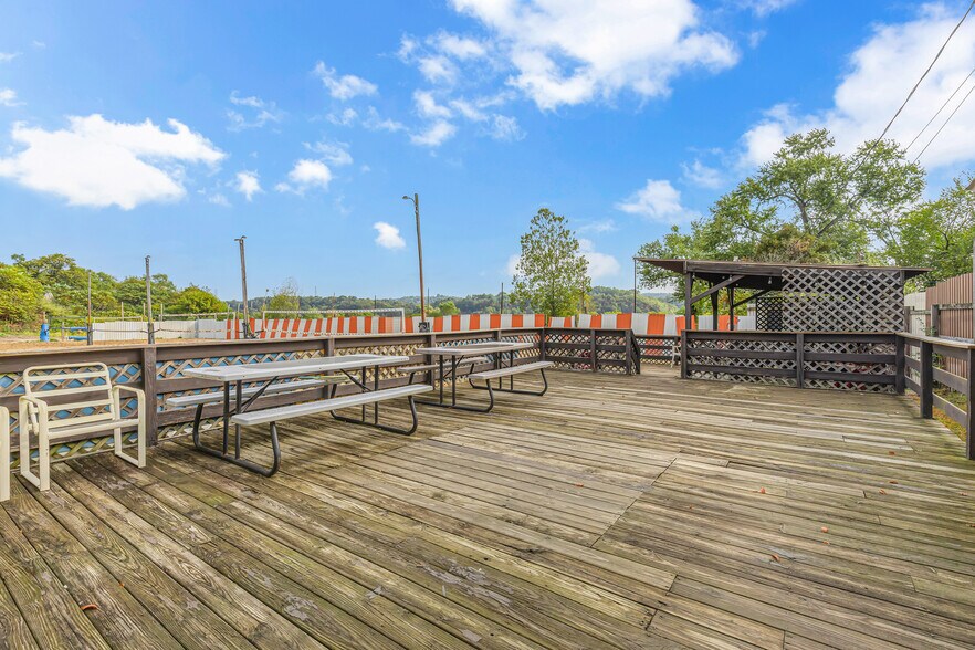 More Photos Of 1020 Sharon Rd, Beaver Restaurant For Sale