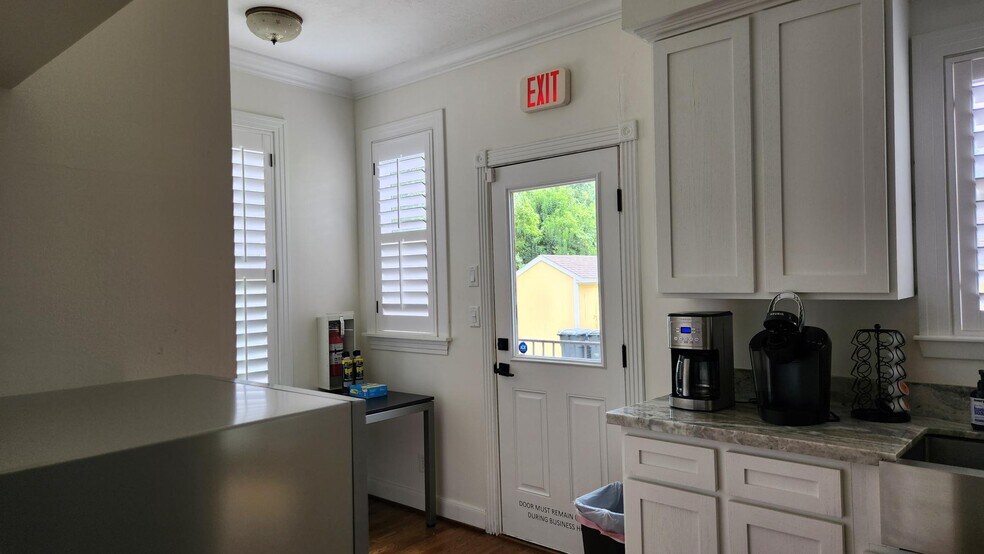 More Photos Of 5702 4th St, Katy Office For Lease