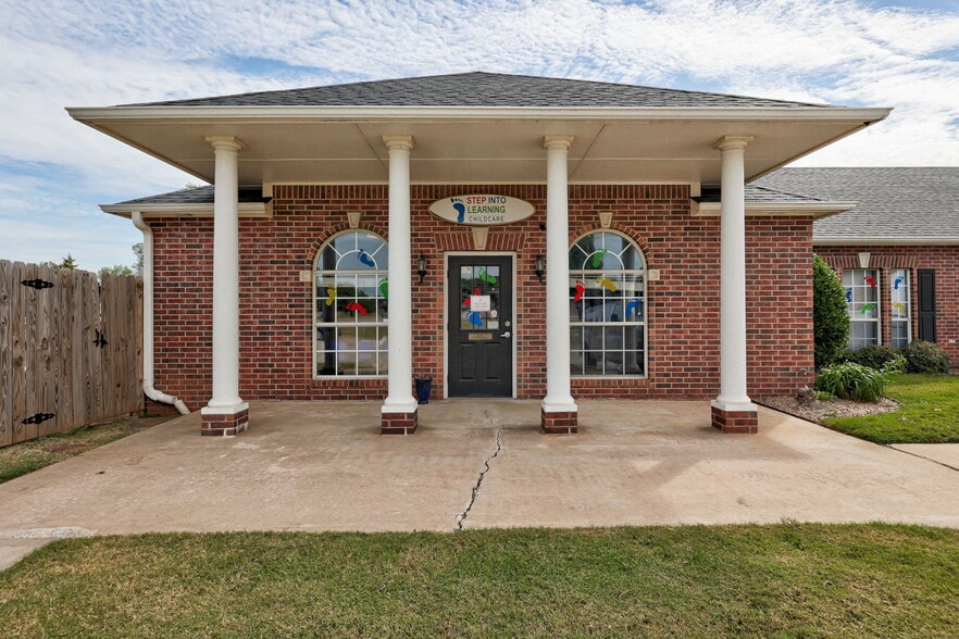 More Photos Of 500 N Financial Ter, Mustang Medical For Sale