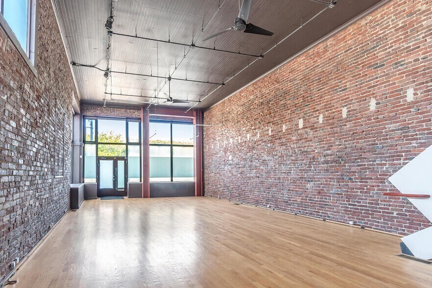 More Photos Of 1099 Folsom St, San Francisco Loft Creative Space For Lease