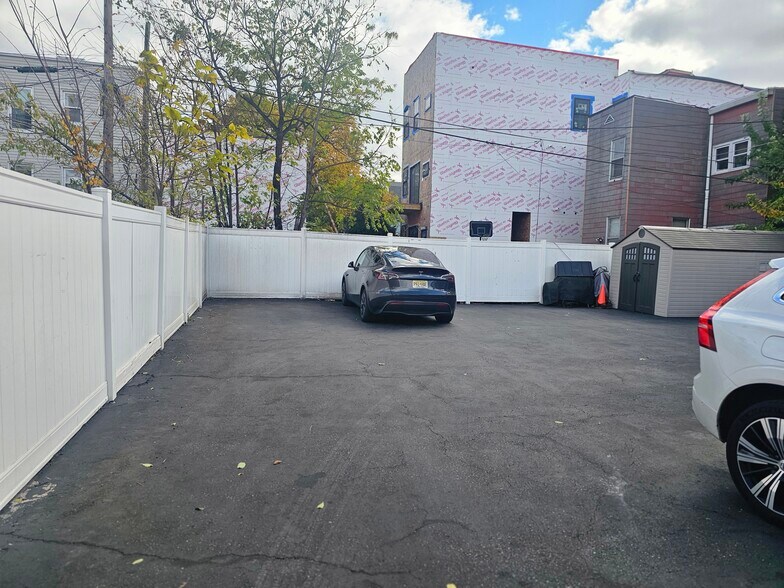 More Photos Of 746 West Side Ave, Jersey City Storefront For Sale