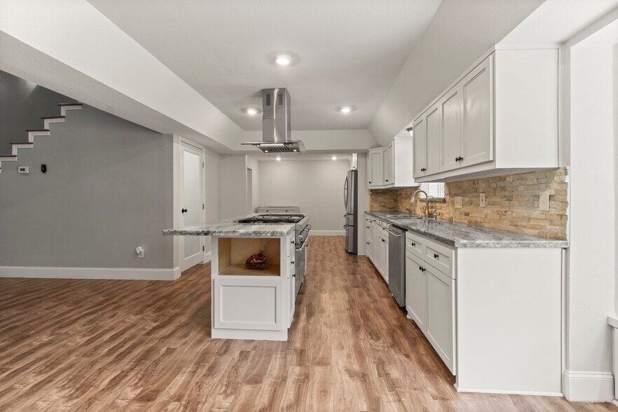 More Photos Of 2042 Teal Dr, Spring Dormitory For Sale