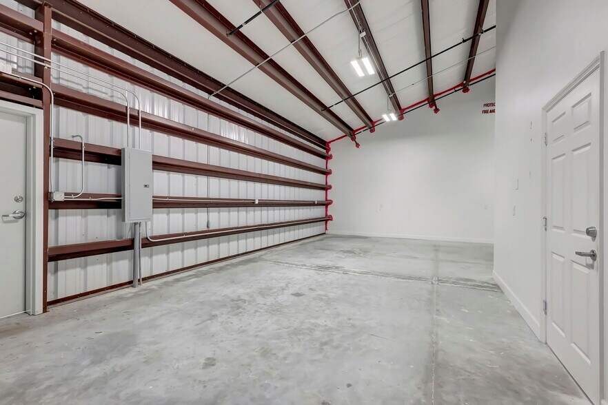 More Photos Of 3801-3815 Oleander Ave, Fort Pierce Warehouse For Lease