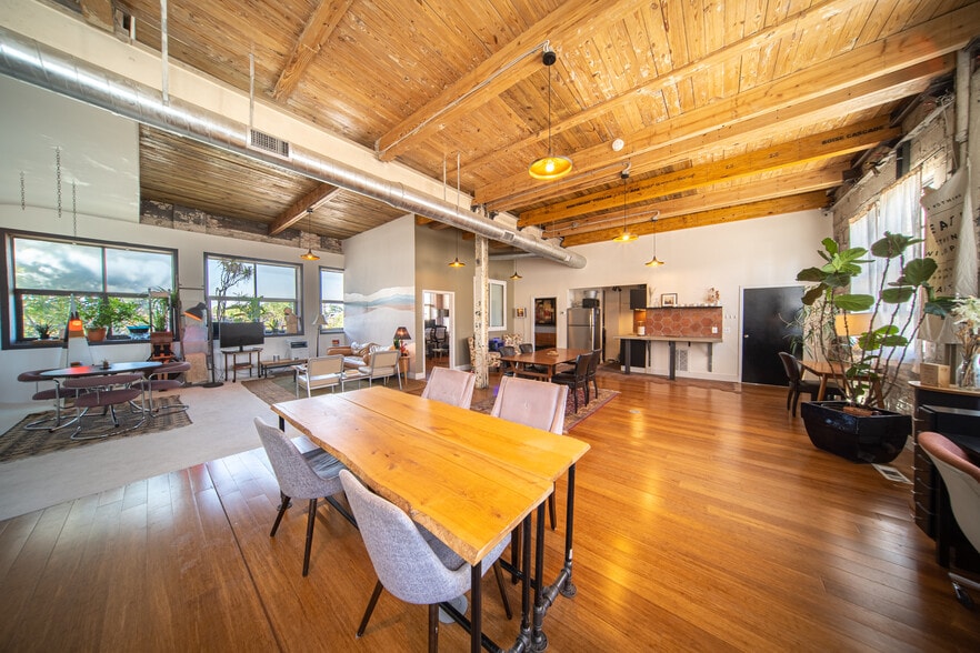 More Photos Of 2831 E Grand Blvd, Detroit Warehouse For Sale