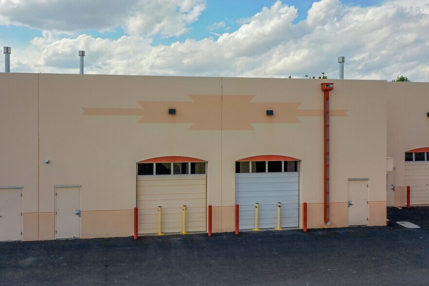 More Photos Of 7030 E 46th Avenue Dr, Denver Warehouse For Sale