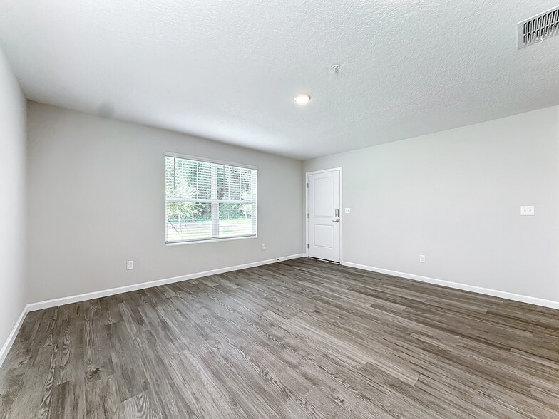 More Photos Of 6421 Breezy Oaks Way, Jacksonville Apartments For Sale