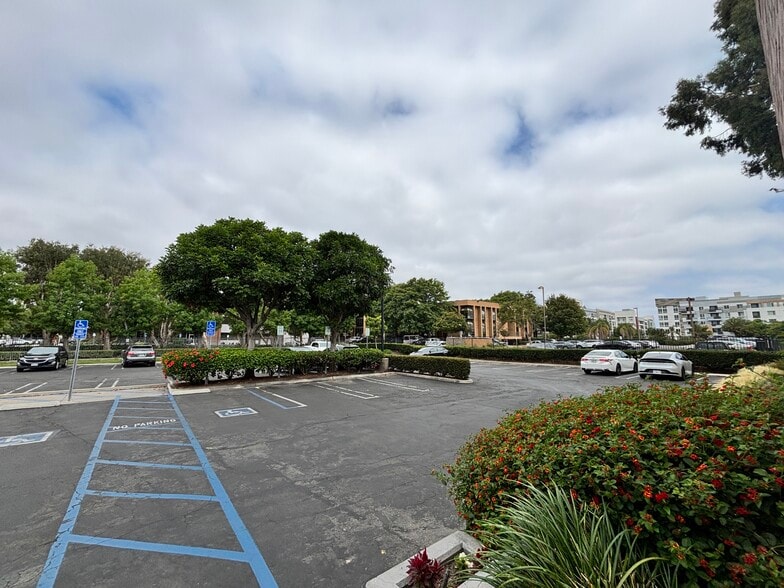 More Photos Of 1601 E Orangewood Ave, Anaheim Office For Lease