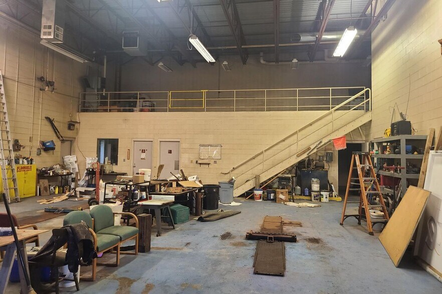 More Photos Of 410 E Dowland St, Ludington Flex For Lease