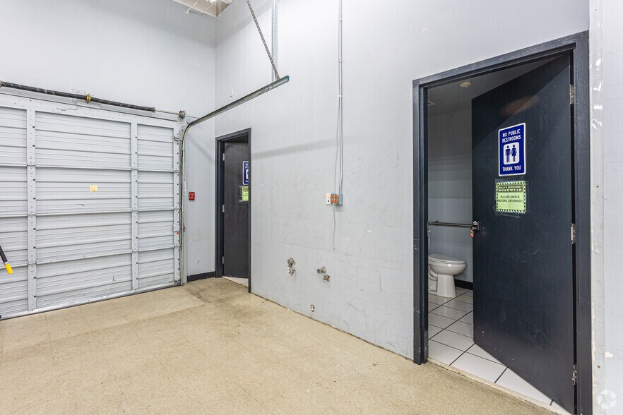 More Photos Of 31430 Pacific Hwy S, Federal Way Freestanding For Lease