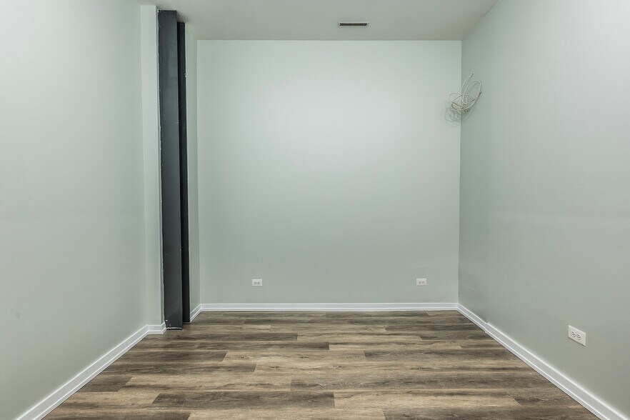 More Photos Of 2716 N Ashland Ave, Chicago Office Residential For Sale