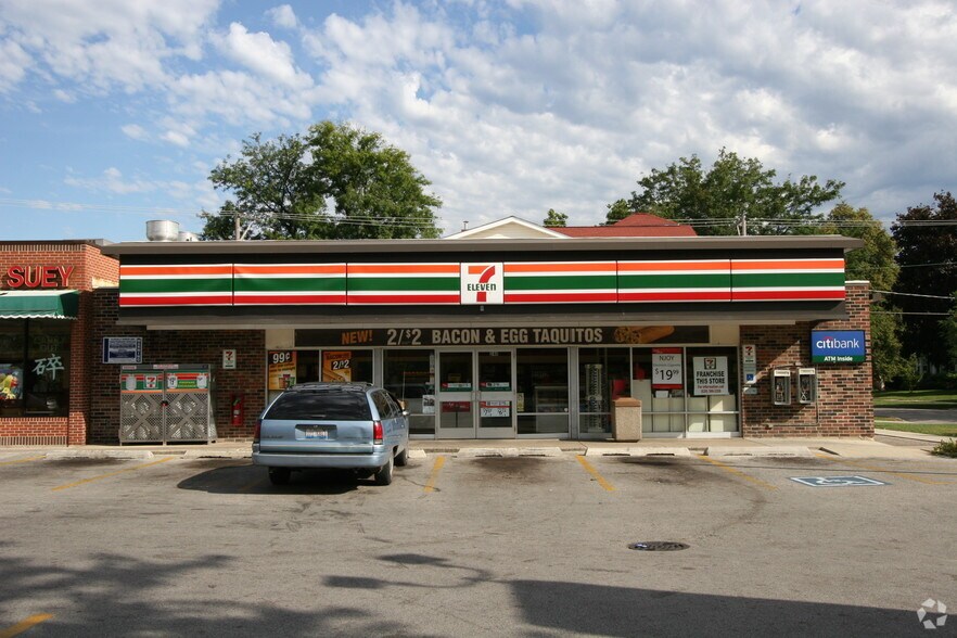 Primary Photo Of 240 Chicago Ave, Oak Park Convenience Store For Sale