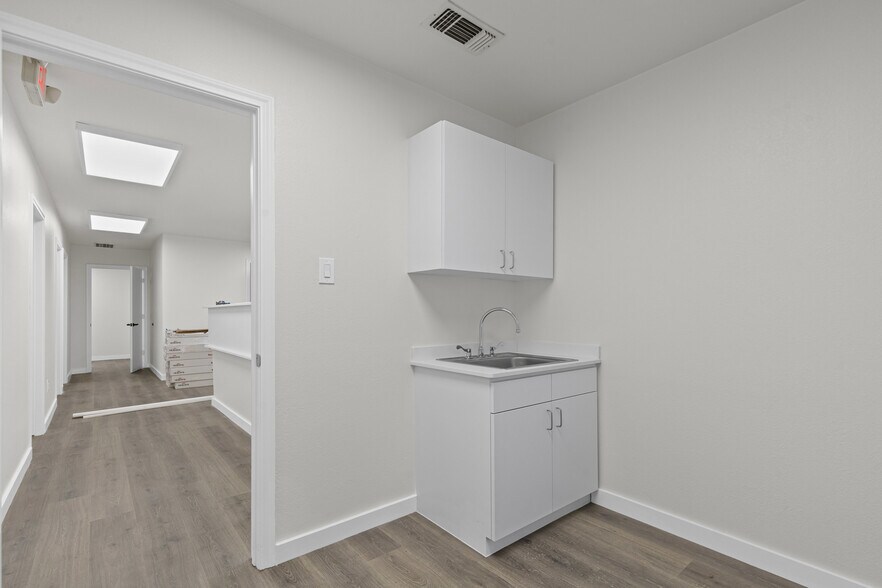 More Photos Of 601 Omega Dr, Arlington Medical For Lease