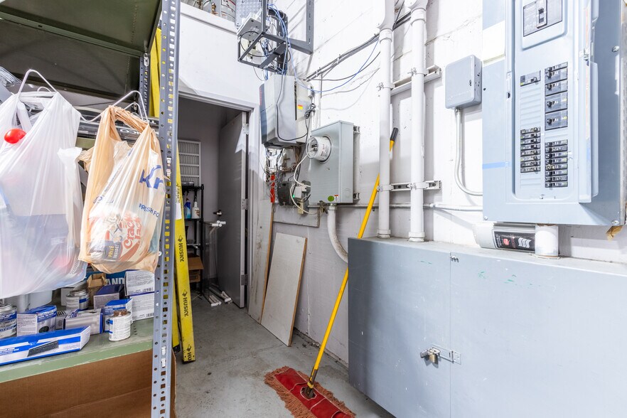 More Photos Of 5101 Crookshank Rd, Cincinnati Freestanding For Sale