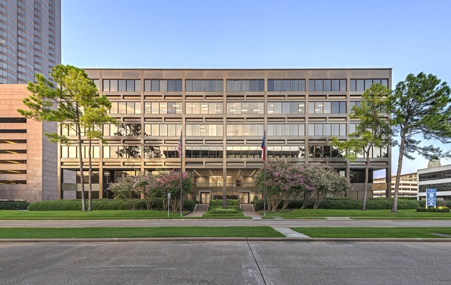 More Photos Of 1717 St. James Place, Houston Office For Lease