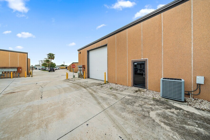 More Photos Of 1501 SE Decker Ave, Stuart Warehouse For Sale
