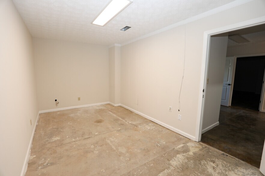 More Photos Of 5 Haynie St, Newnan Warehouse For Lease