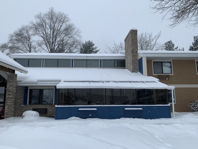 More Photos Of 11 E South Ave, Chippewa Falls Hotel For Sale