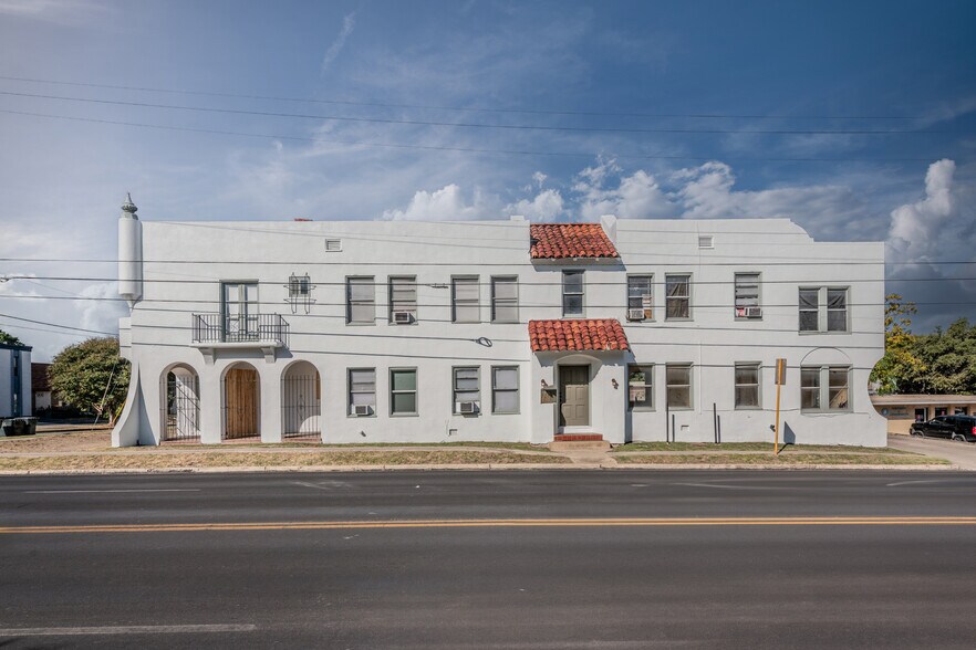 More Photos Of 403 W Hollywood Ave, San Antonio Apartments For Sale