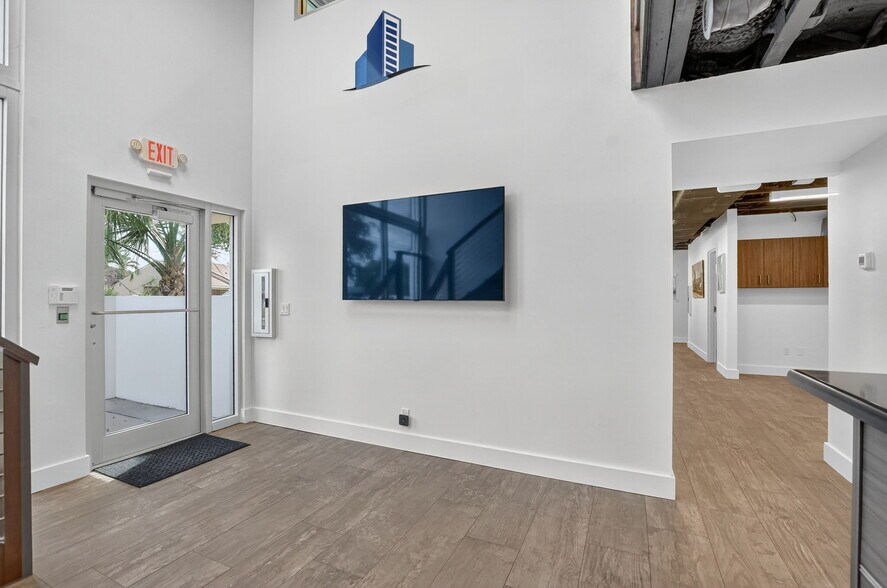 More Photos Of 442 NW 35th St, Boca Raton Office For Sale