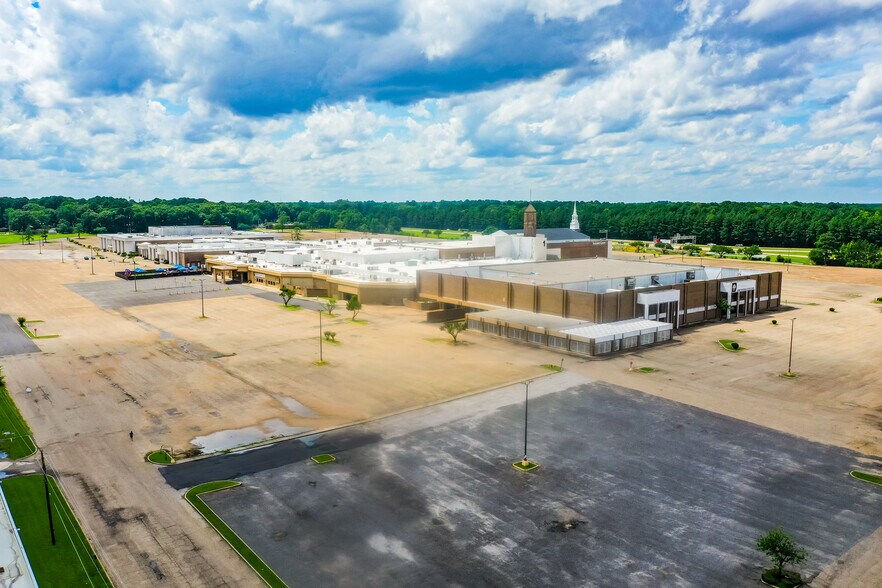 More Photos Of 8942 Jewella Ave, Shreveport General Retail For Sale
