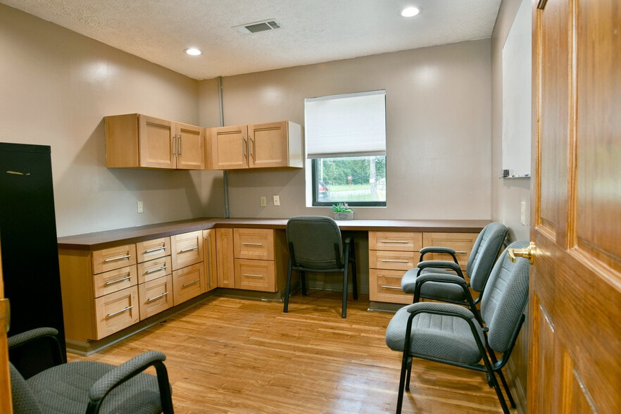 More Photos Of 3019 Parkman Rd NW, Warren Flex For Sale
