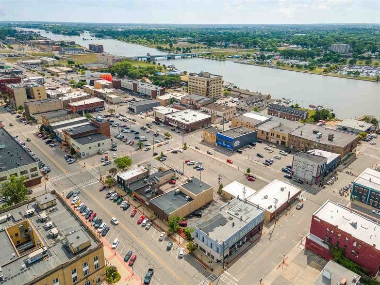 More Photos Of 711 Washington Ave, Bay City Medical For Lease