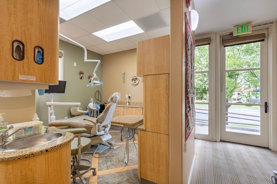 More Photos Of 1233 Brookside Ave, Redlands Medical For Sale
