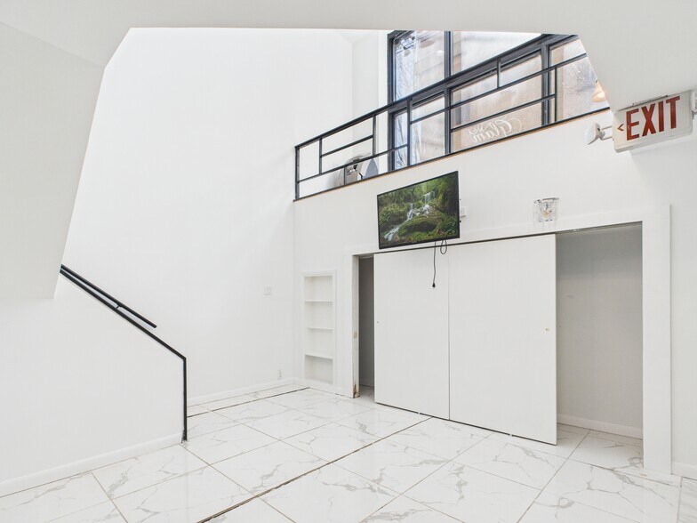 More Photos Of 611 S Orianna St, Philadelphia Storefront Retail Residential For Lease