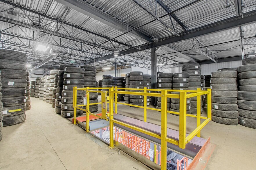 More Photos Of 14410 Rue Rolland-Desjardins, Mirabel Warehouse For Sale