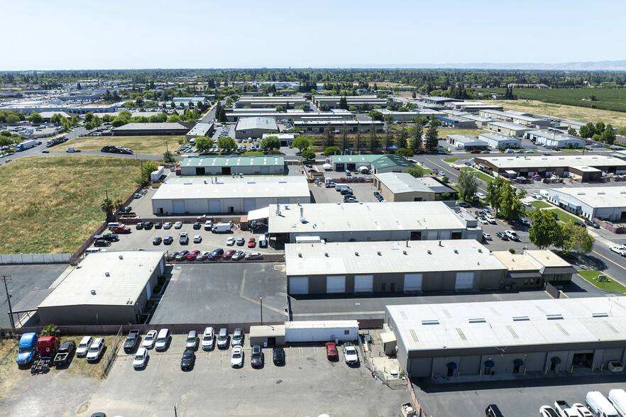 More Photos Of 4812 Stratos Way, Modesto Warehouse For Lease