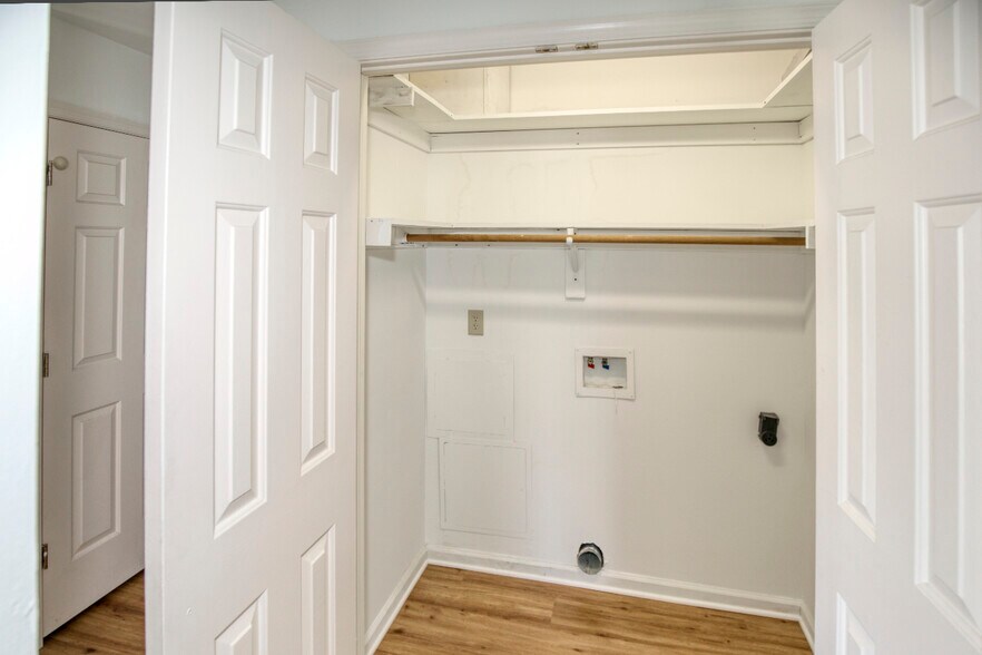 More Photos Of 7626 Bellehaven Dr, Gloucester Point Apartments For Sale