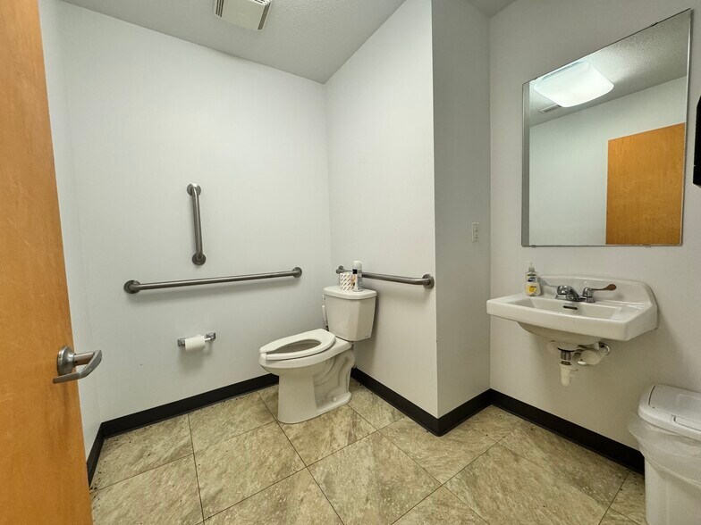 More Photos Of 525 E Hartman Rd, Anderson Medical For Sale