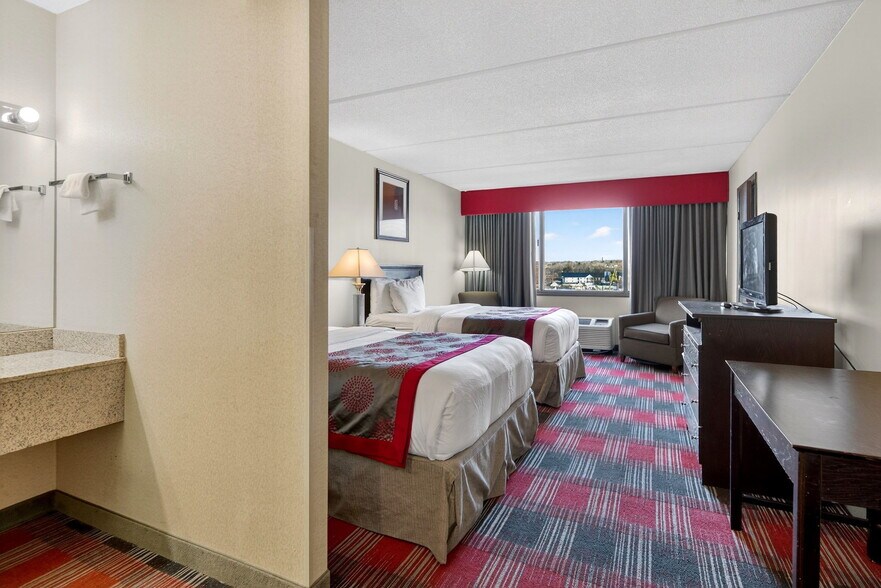 More Photos Of 3 Watervliet Avenue Ext, Albany Hotel For Sale