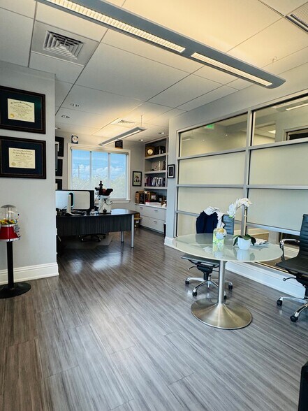 More Photos Of 1110 Pine Ridge Rd, Naples Office For Sale