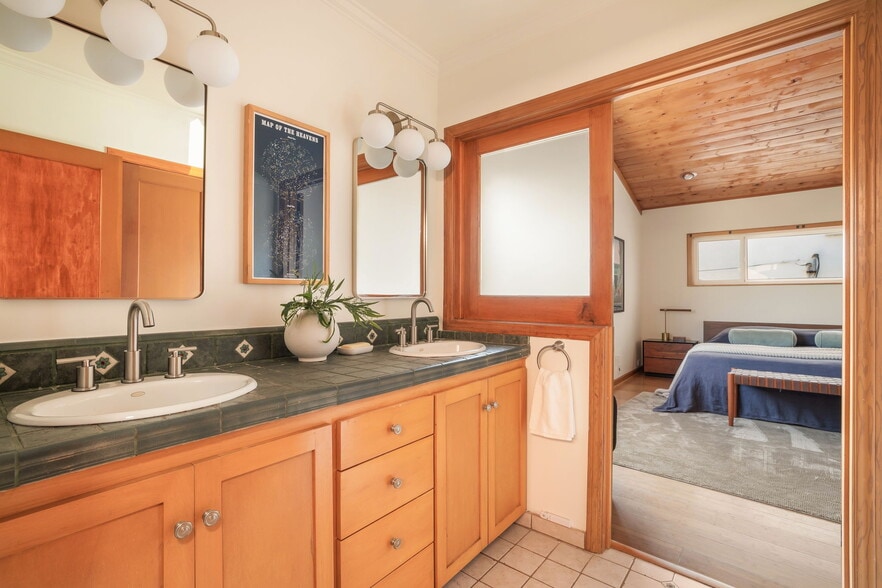 More Photos Of 16 Spinnaker St, Marina Del Rey Multifamily For Sale