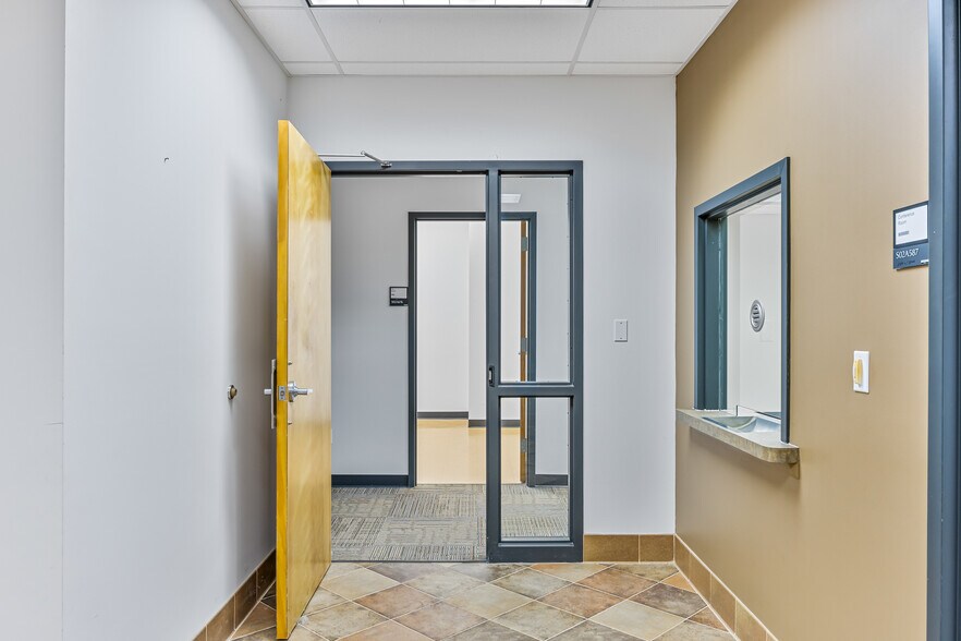 More Photos Of 5500 Murrell Rd, Melbourne Office For Lease