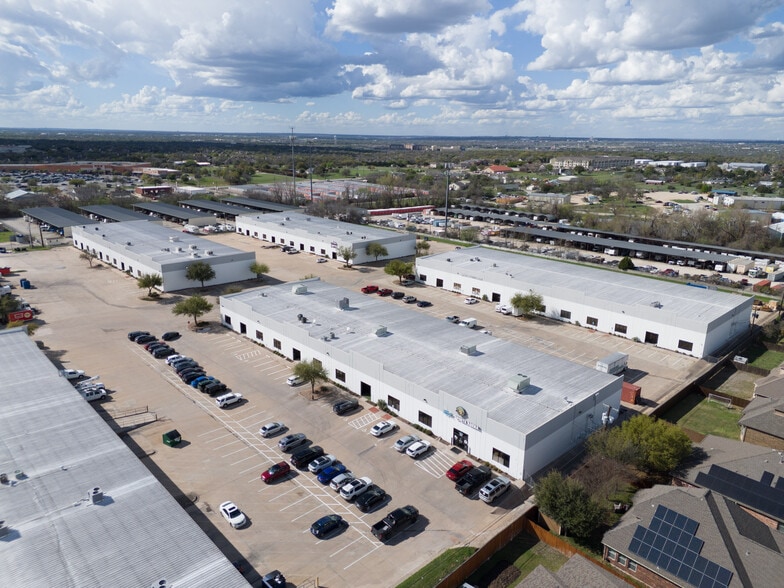 More Photos Of 3912 Gattis School Rd, Round Rock Warehouse For Lease