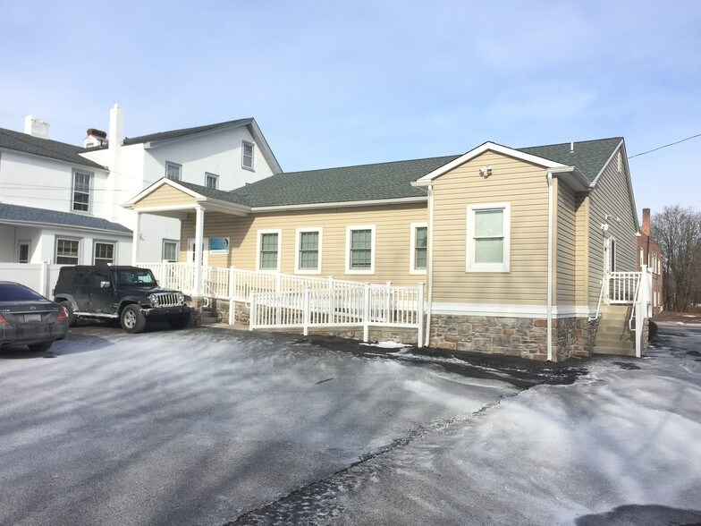 Primary Photo Of 66 N Main St, Sellersville Medical For Lease