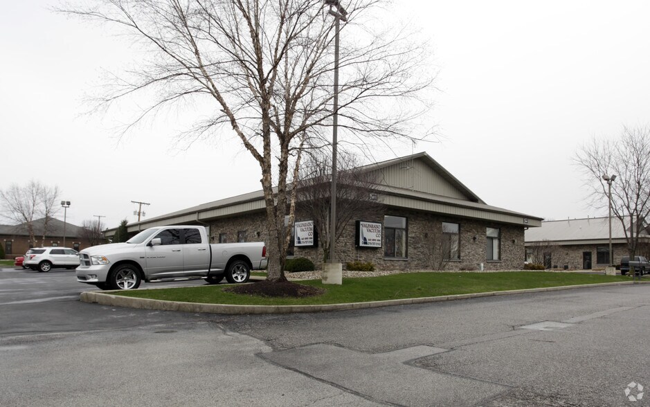 More Photos Of 1051 Southpoint Cir, Valparaiso Medical For Lease