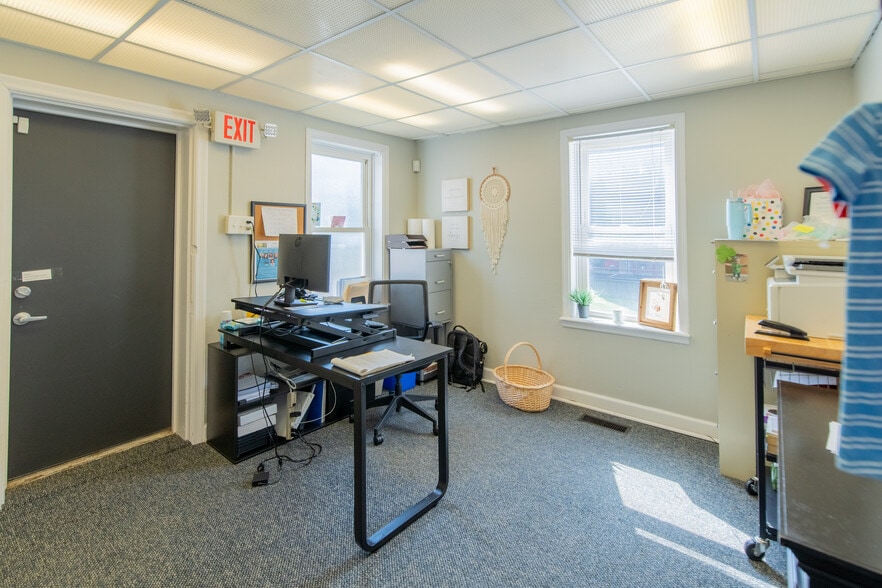 More Photos Of 4154 Crescent Dr, Saint Louis Office For Sale